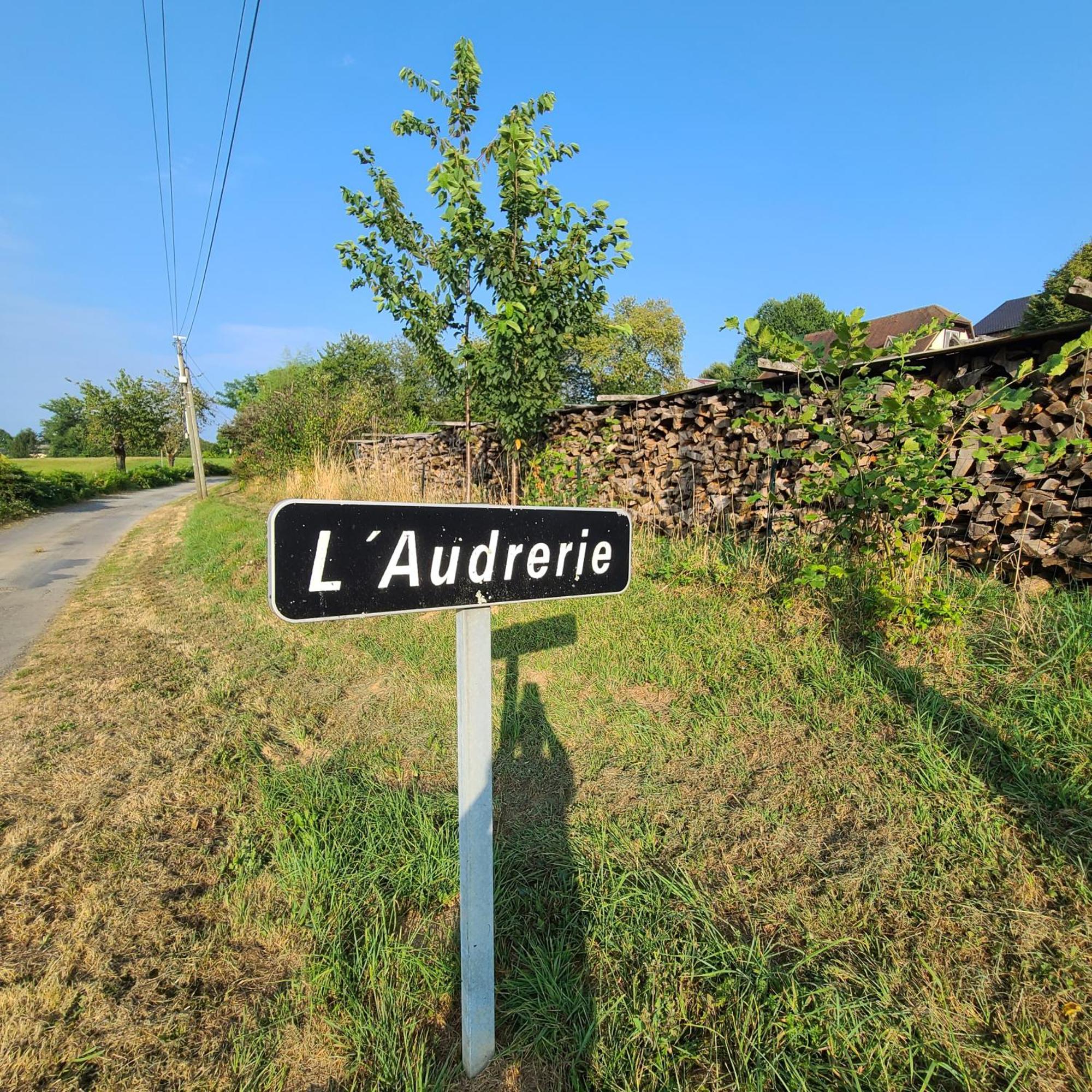 Studio L'Audrerie. Saint-Pardoux-Corbier Экстерьер фото